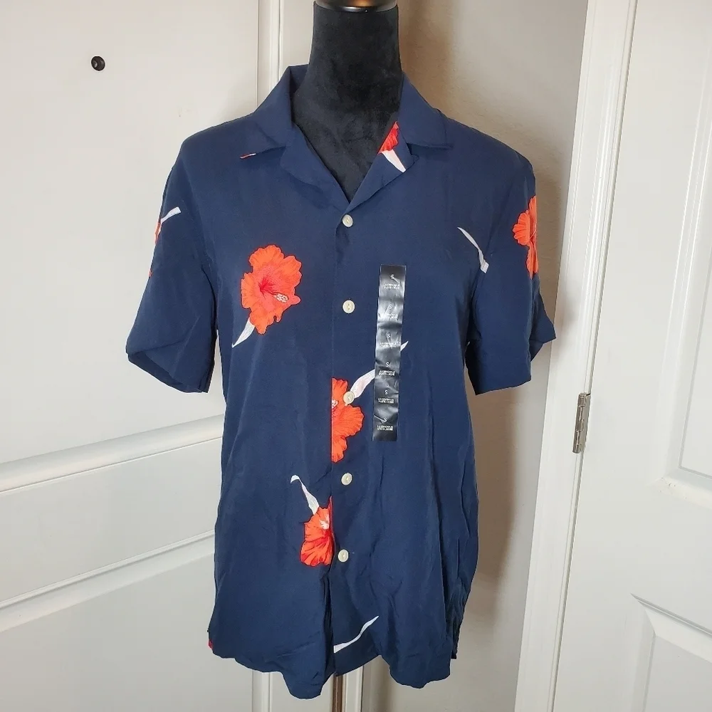 NWT BANANA REPUBLIC Men's Standard Fit Rayon Vacation Shirt Size Small Blue